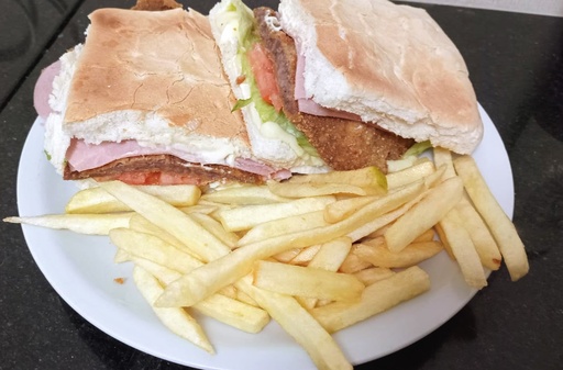 SAND. MILANESA PAN ARABE C/FRITAS
